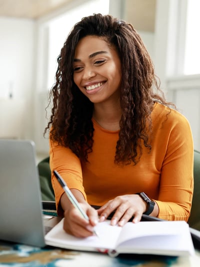 Order Checks Online_Image 02_shutterstock_2550478969