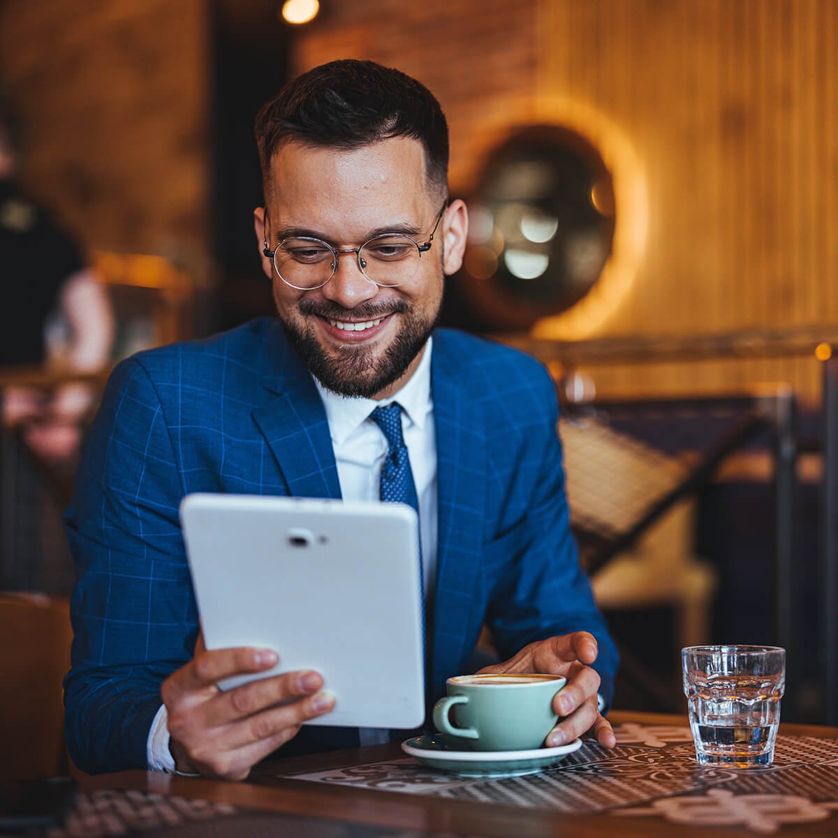 Checking Accounts_Image 03_ (Ultimate Checking) shutterstock_2481139725