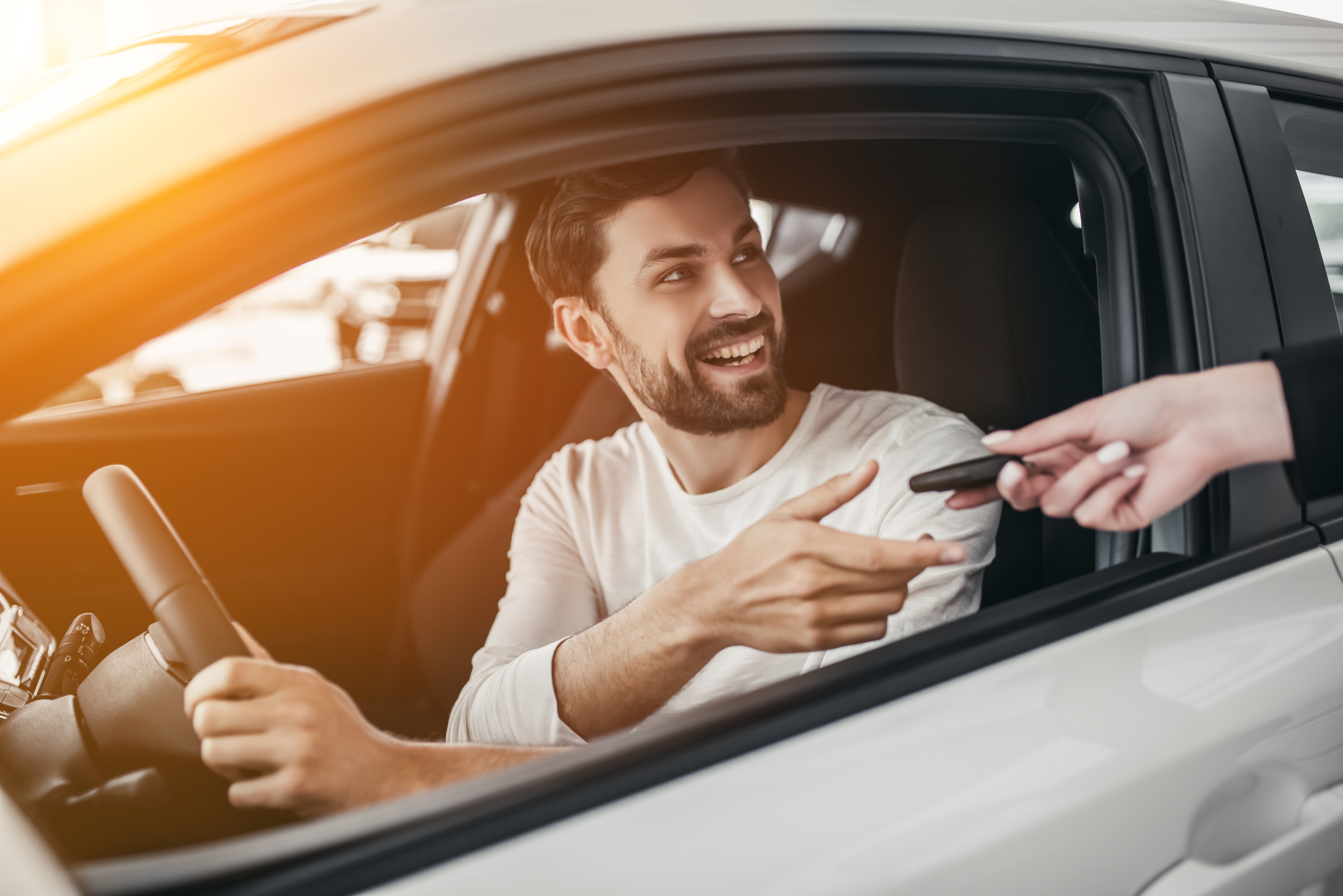 Where can we the car. Водитель. Машина без водителя. Довольный человек в автосалоне. Довольный водитель.